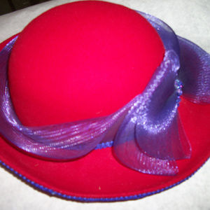 Red Wool HAt  Blue bow Like new